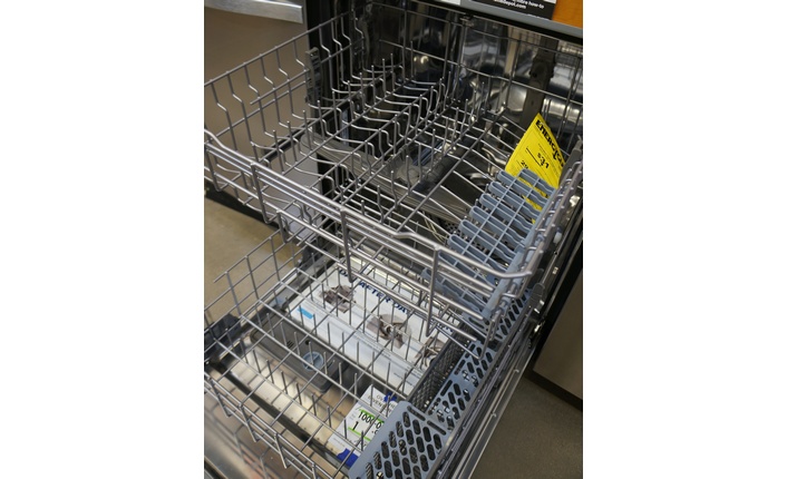The budget-friendly Maytag has an adjustable upper rack, a foldable cup shelf and a Split & Fit™ silverware basket.