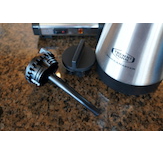 The brew-through lid with destratification tube mixes the coffee automatically while brewing and helps maintain optimal holding temperature and coffee quality.