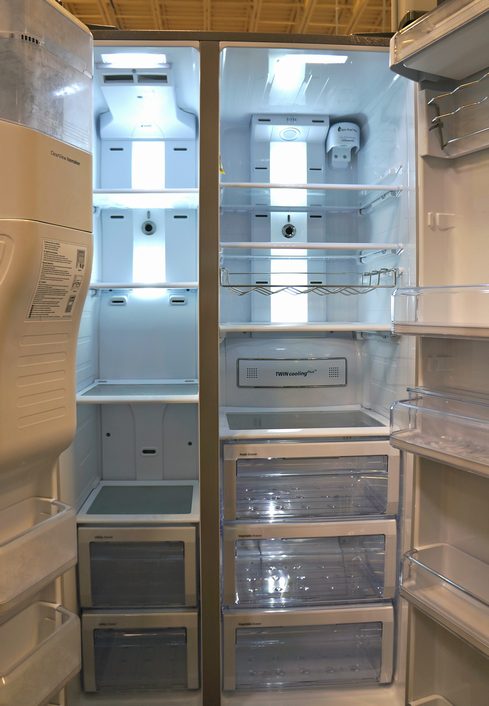 The interior of the refrigerator is designed to keep all types of food fresh, organized and visible.