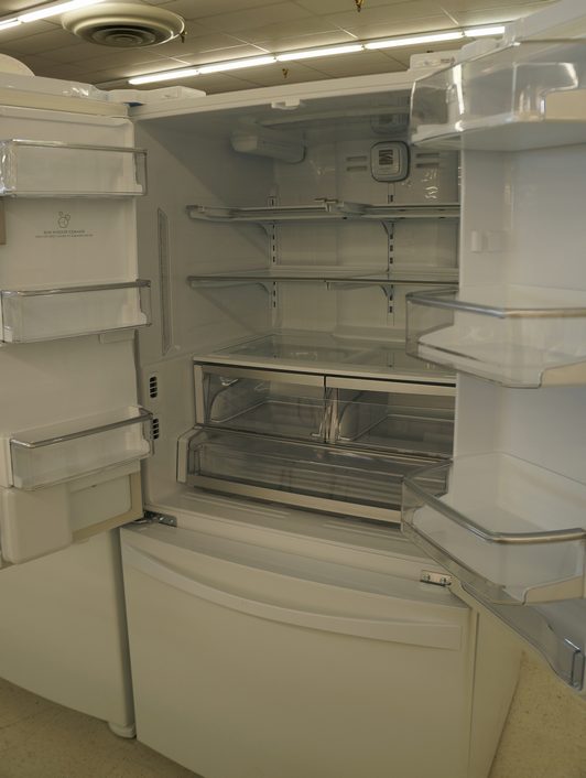 The fridge has adjustable shelves, door bins and dairy bins, as well as temperature- and humidity-controlled drawers.