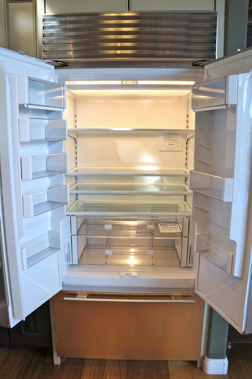 The interior of the fridge is designed to keep different types of food fresh, well organized and visible.