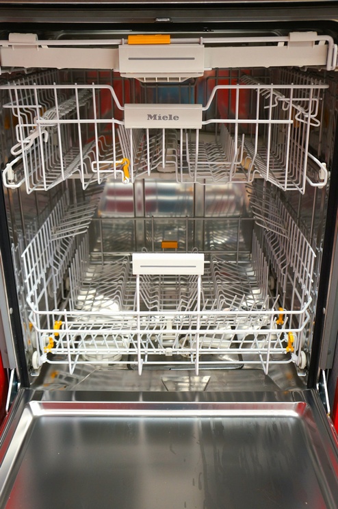 Miele dishwashers, like the G 5575 SC, are known to be among the quietest dishwashers on the market.