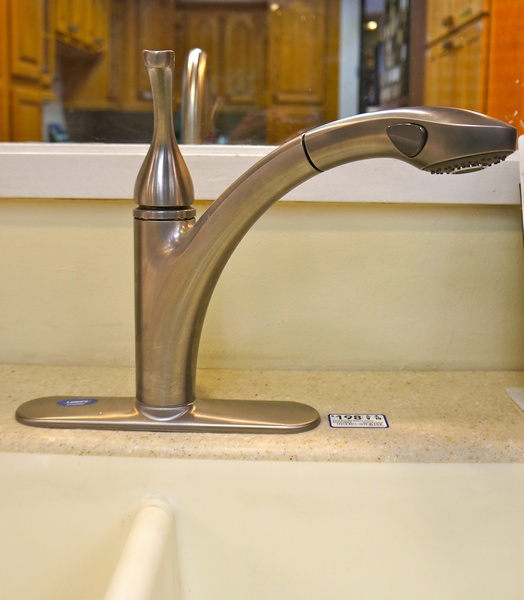 The faucet can rotate 180° and it also features a temperature memory setting and a high temperature limit setting.